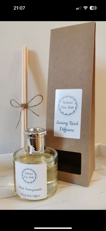 Christmas Luxury Reed Diffuser 100ml: Christmas Tree, Cinnamon Vanilla, Cinnamon Orange, Cranberry Cinnamon &amp; Orange, Festive Fireside, Merry Mistletoe.