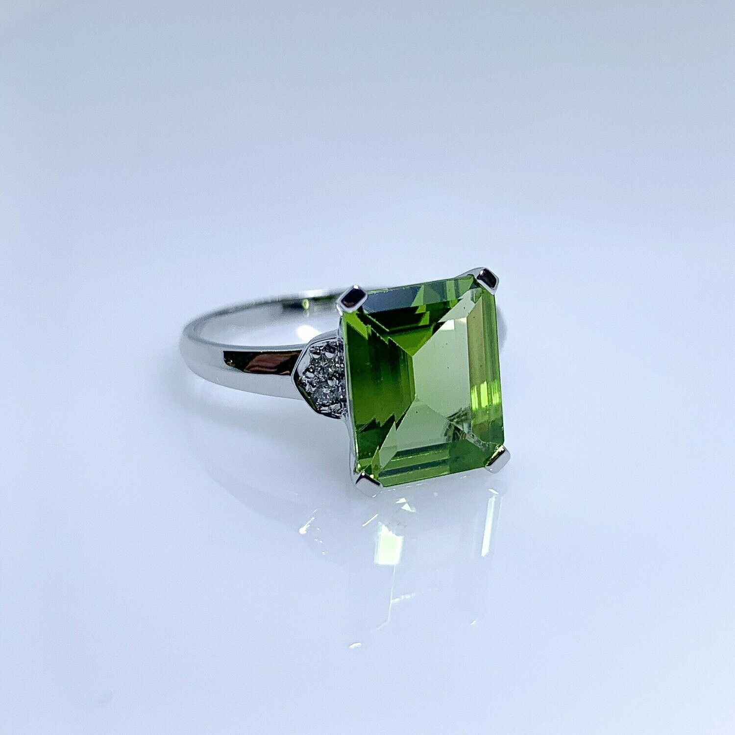 Ladies Emerald Shape Peridot Ring