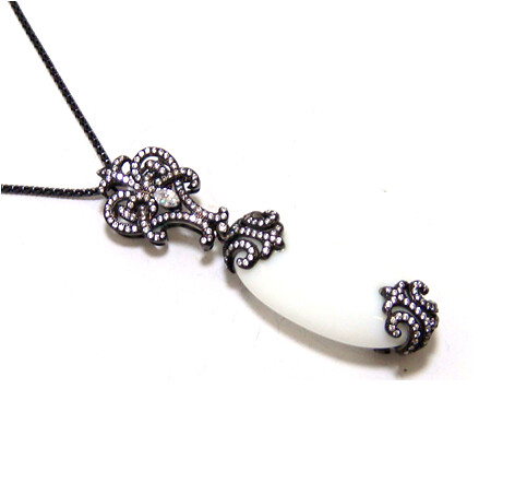 Antique design Classy White Agate Dangle Pendant, 925 Sterling silver, Black Gold