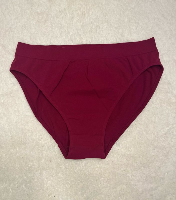 Women’s low-rise panties, burgundy color