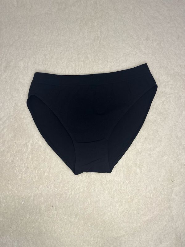 Women’s low-rise panties, black color