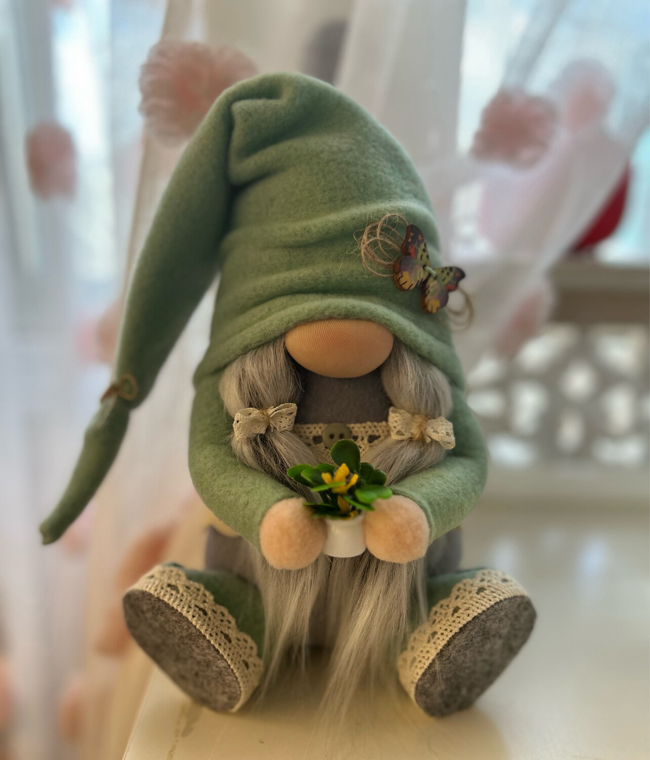 Plant lover gnome 