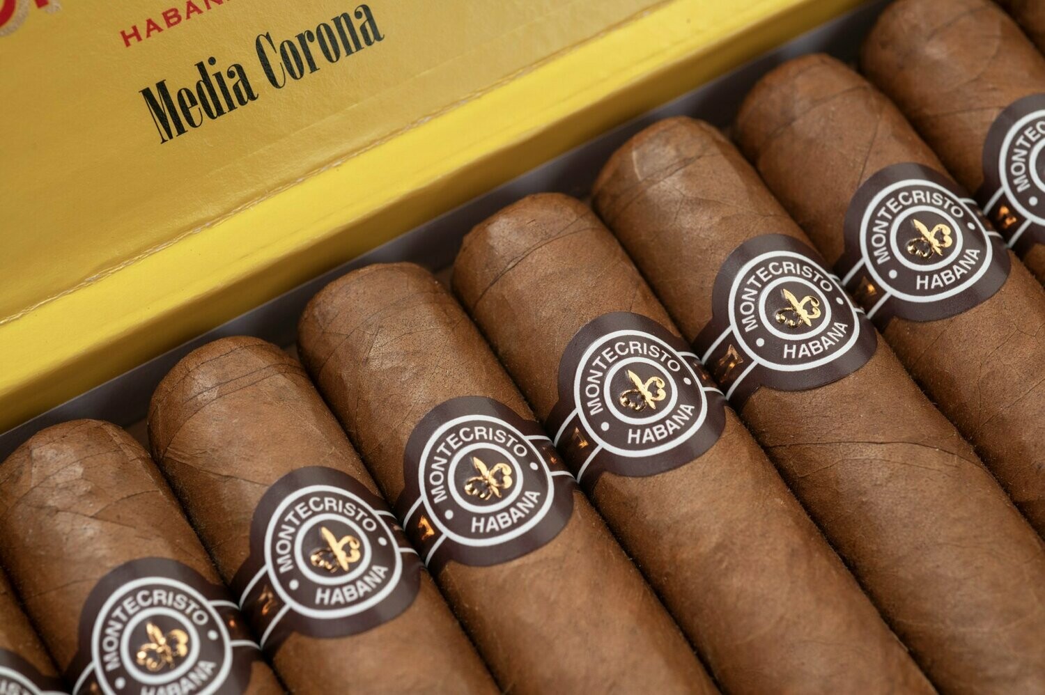 Montecristo Media Coronas - box of 25