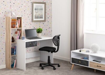 Nordic computer desk with shelves
