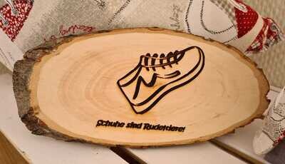 Holzschild mit Spruch: Schuhe sind Rudeltiere