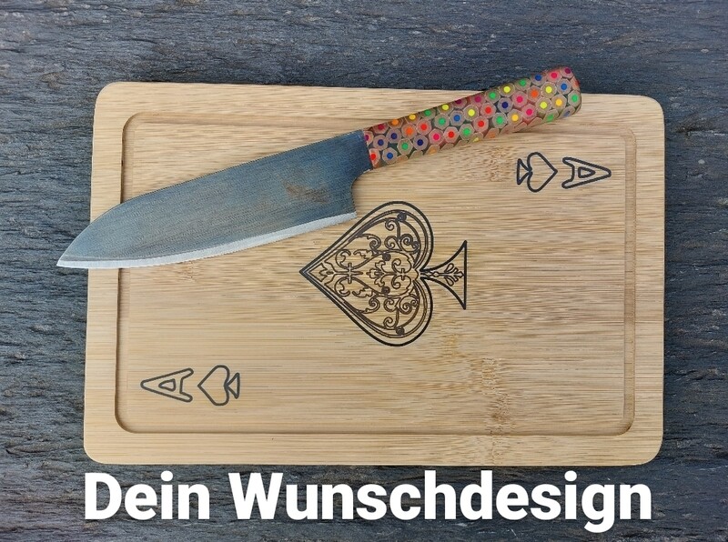 Küchenmesser und Schneidebrett