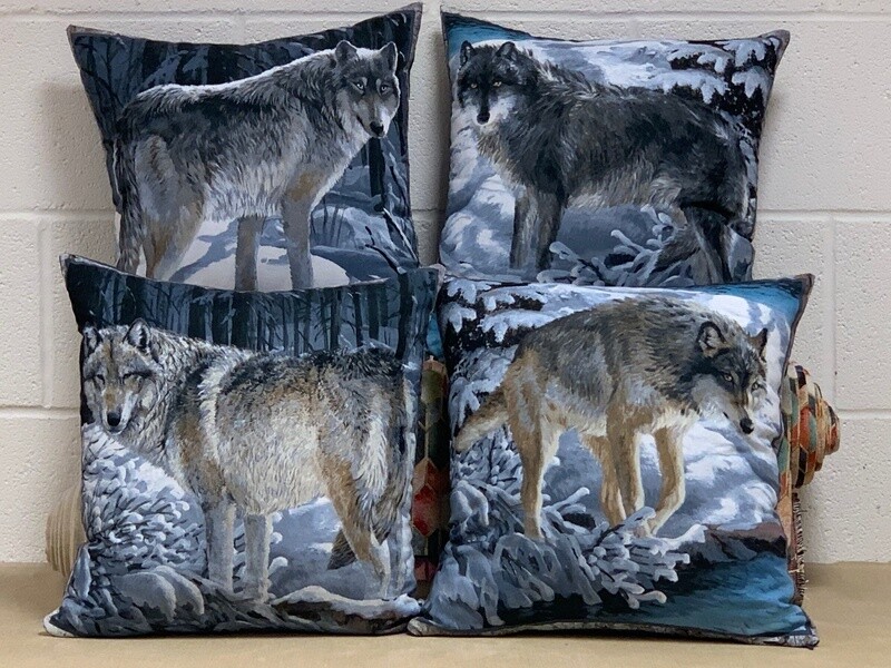 Set of 4 Cushion Covers with Wolves