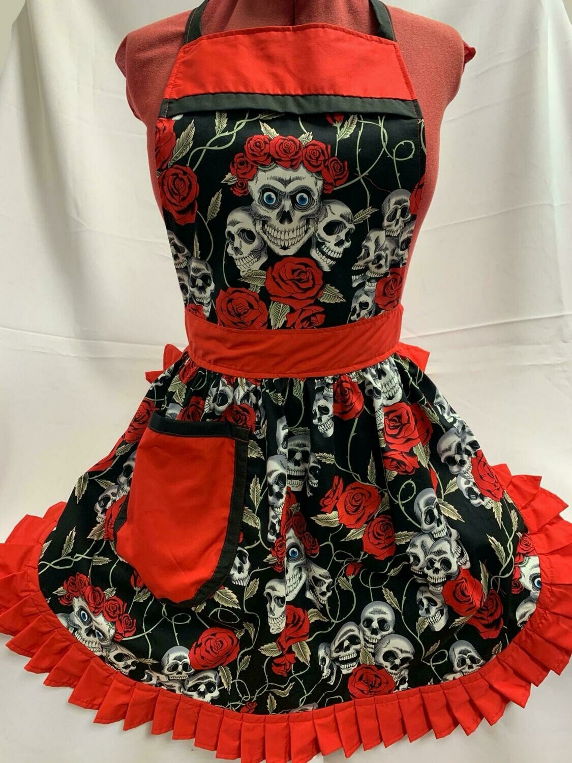 Retro Vintage 50&#39;s Style Full Apron - Skulls &amp; Roses on Black with Red Trim