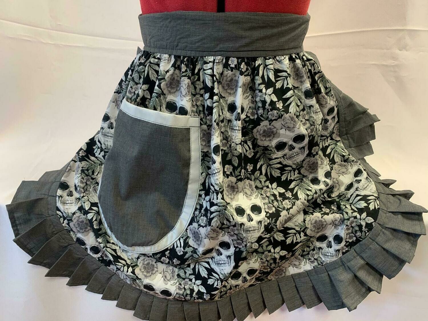 Retro Vintage 50&#39;s Style Half Apron - Skulls &amp; Roses on Grey with Grey Trim