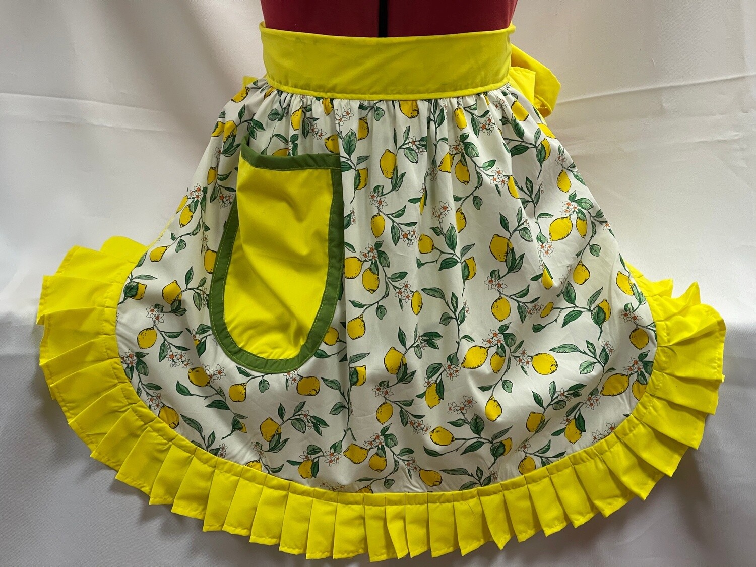 Retro Vintage 50&#39;s Style Half Apron - Lemons on Cream with Yellow Trim