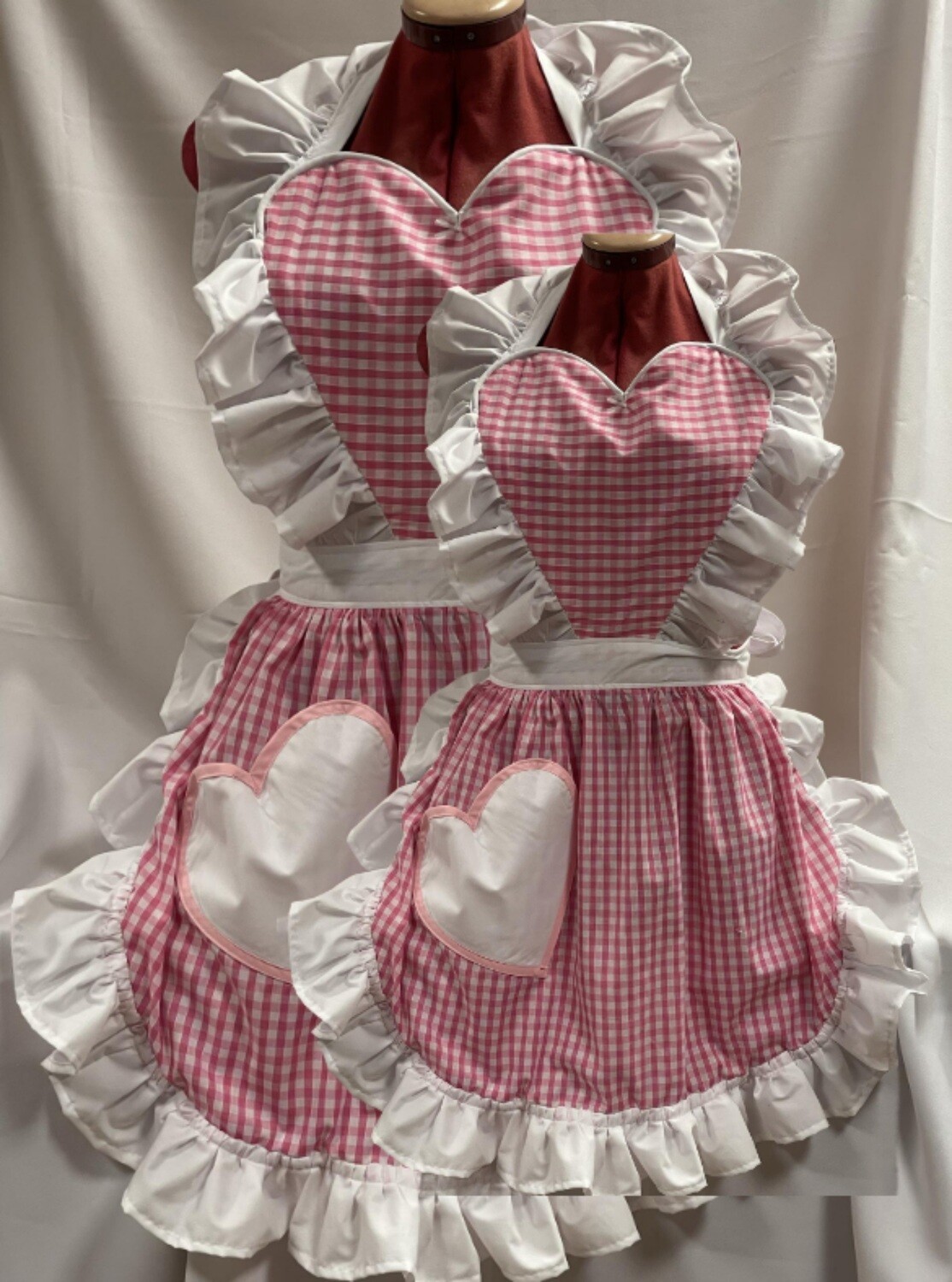 Mother / Daughter Matching Set - Retro Vintage 50s Style Full Apron with Heart Shaped Top and Pocket - Pink &amp; White Gingham with White Trim