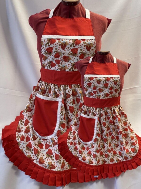 Mother / Daughter Matching Set - Retro Vintage 50s Style Full Aprons - Teddy Bears and Hearts on White with Red Trim