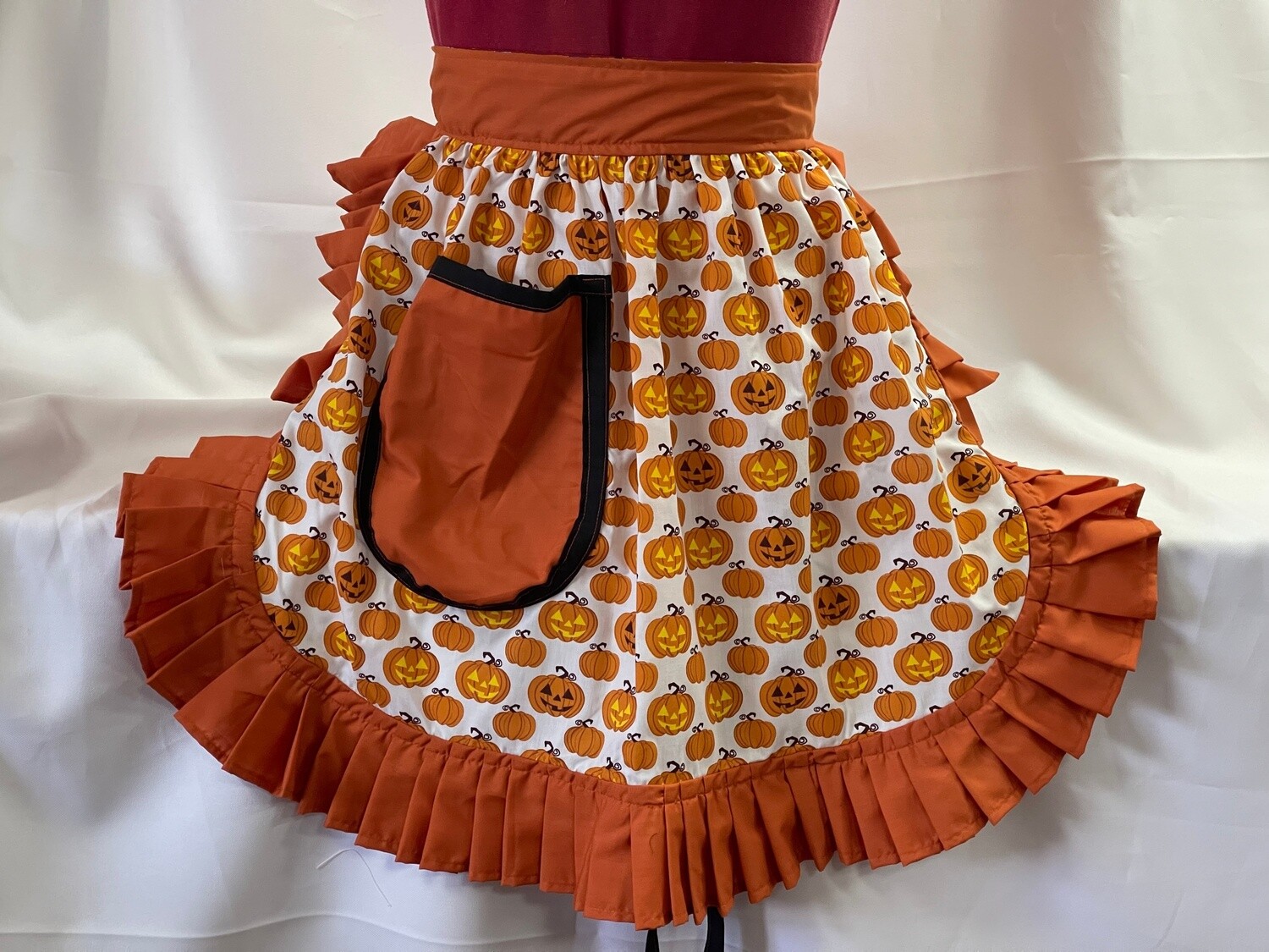 Retro Vintage 50&#39;s Style Half Apron - Halloween Pumpkins on White with Burnt Orange (Rust) Trim