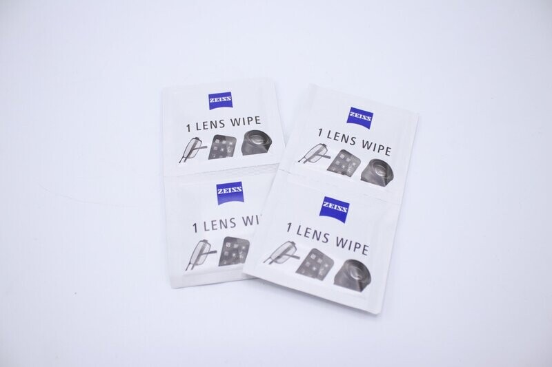 Optical cleaning wipes