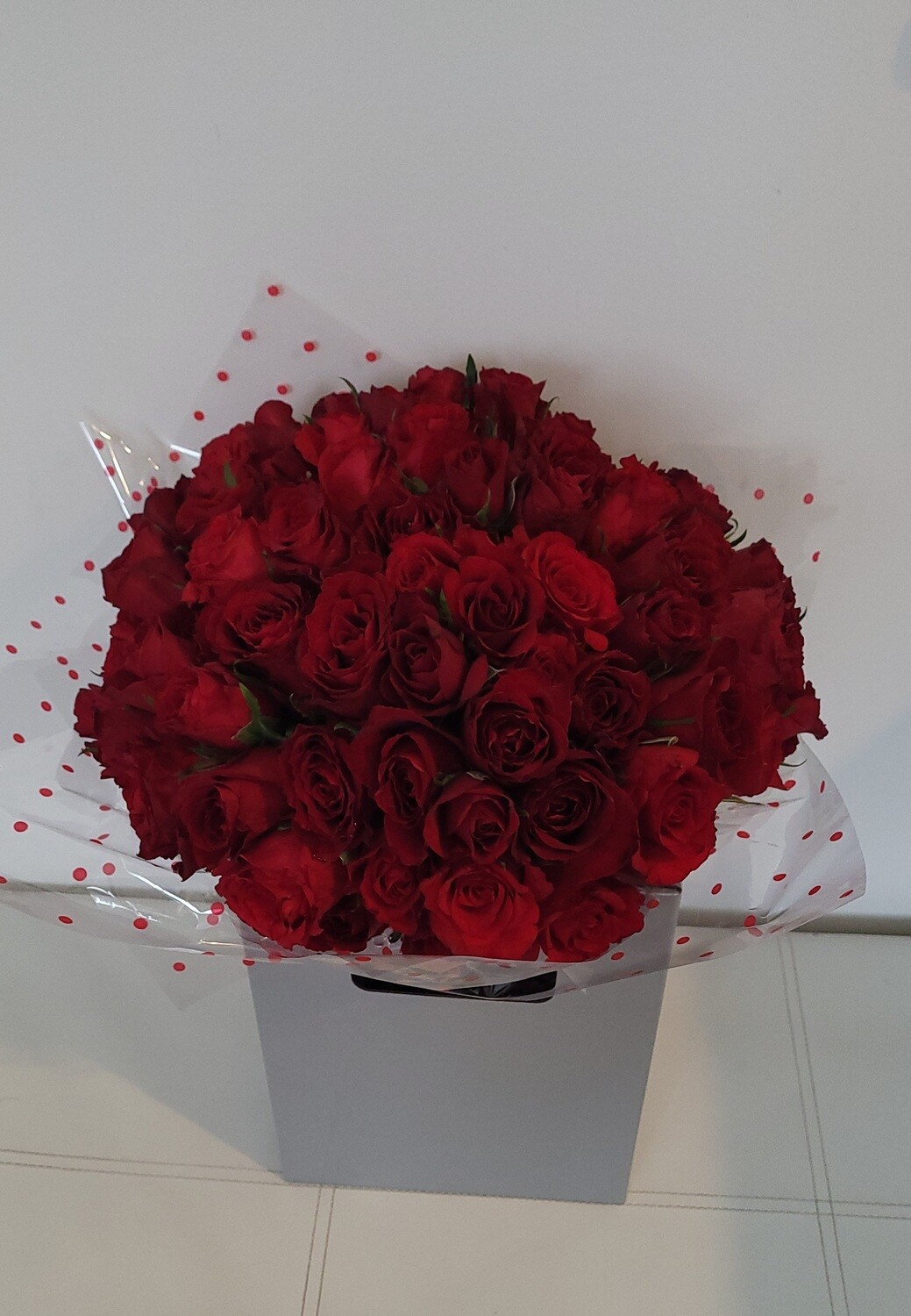 90 Red Roses Allision Petals
