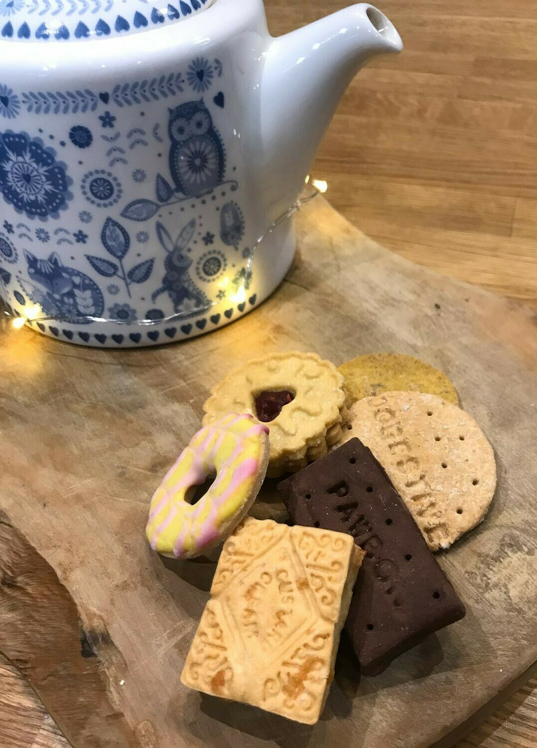 Family Favourites Biscuit Tin