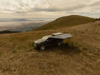 STERLING ADVENTURE CO 180 Degree Free Standing Awning