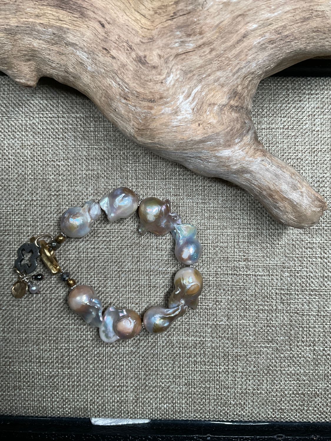 Baroque pearl bracelet