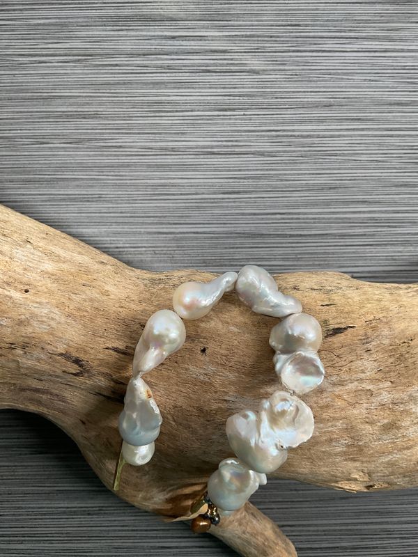 Baroque pearl bracelet