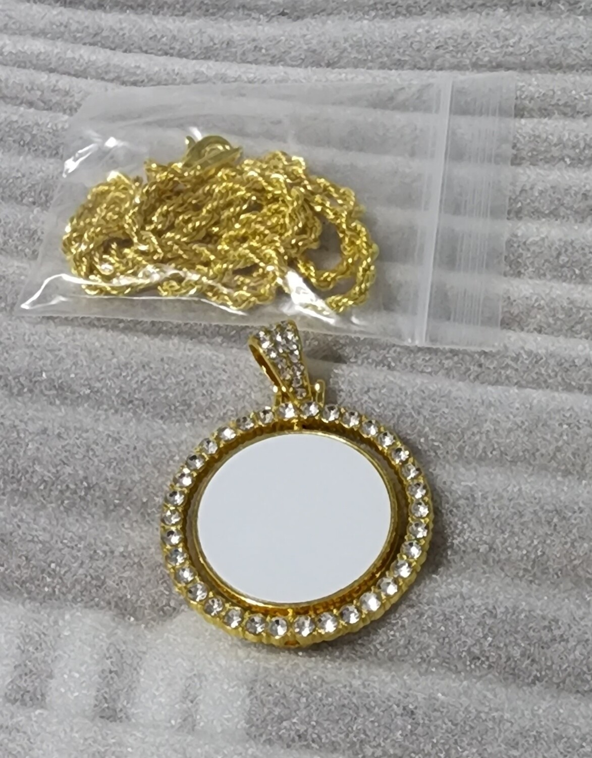 Gold circle necklace
