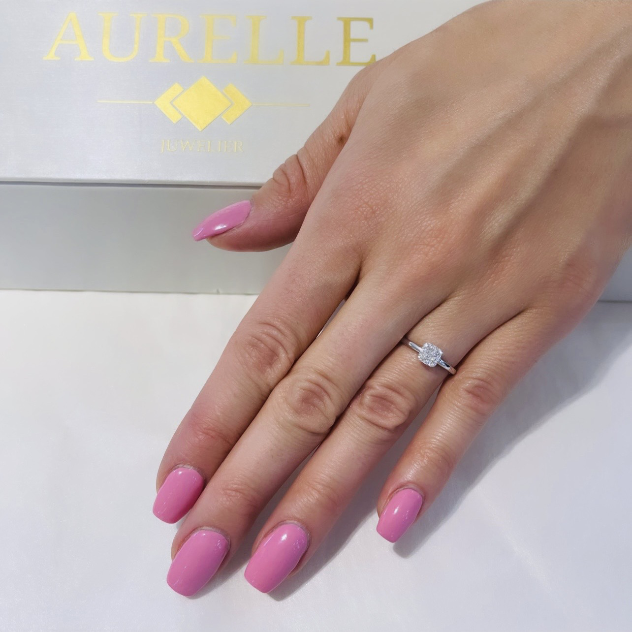 18K Weißgold Diamanten Cushion Shaped Illusions Verlobungsring