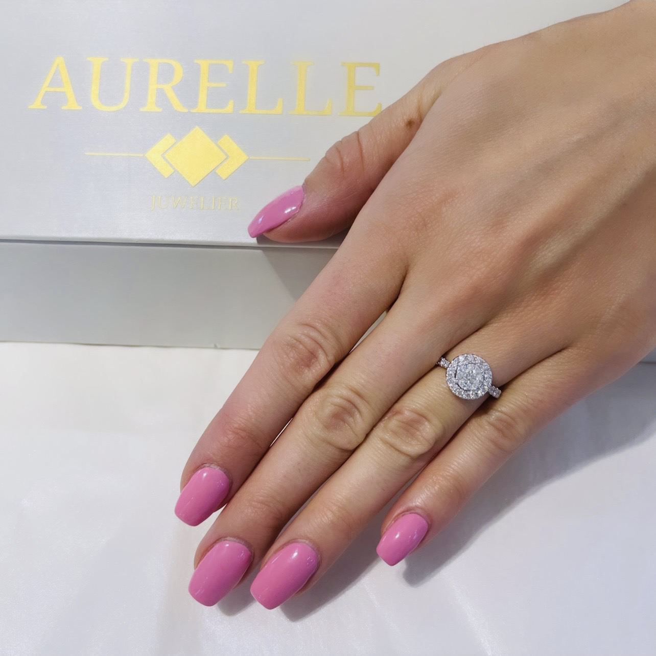 18K Weißgold Diamanten Halo Illusions Verlobungsring