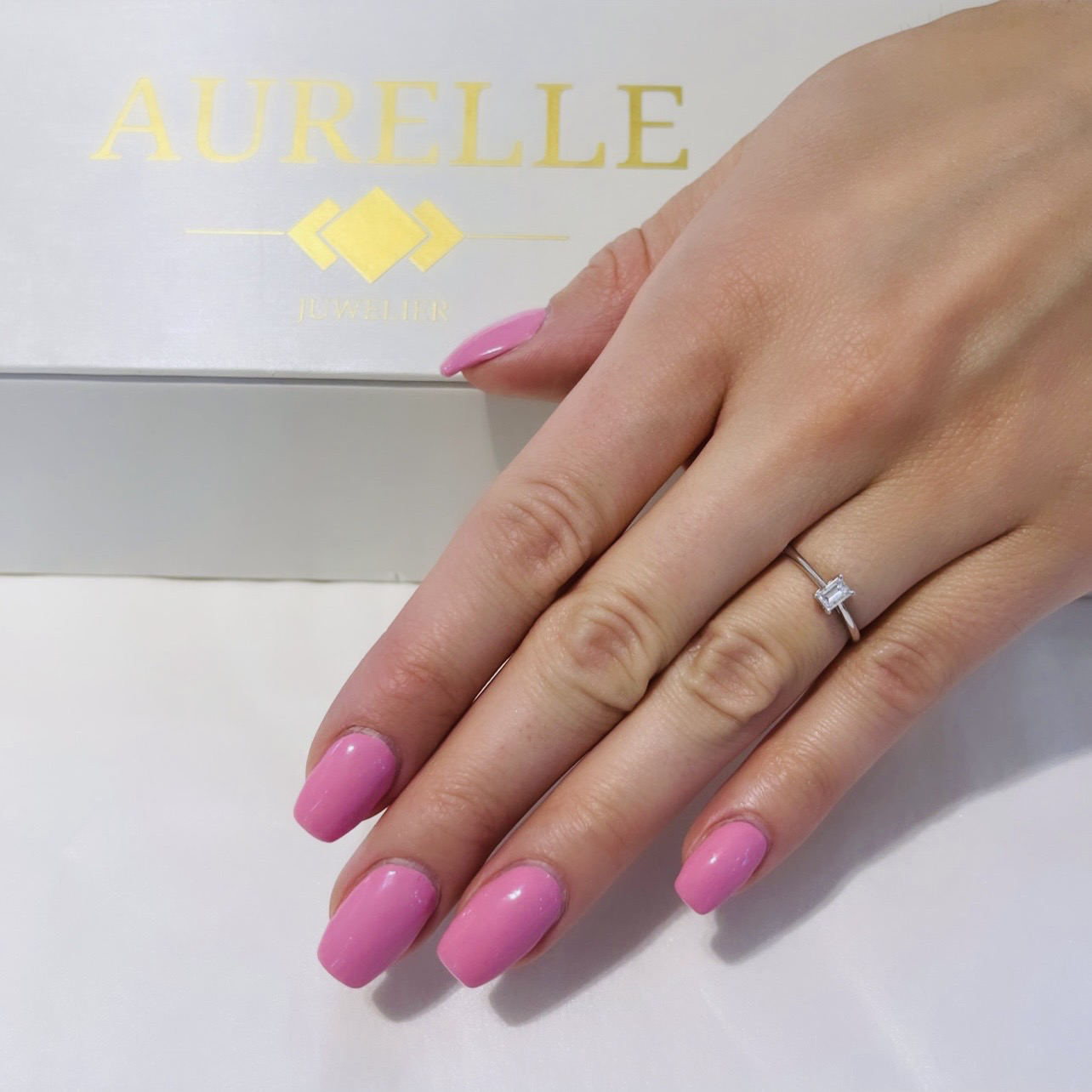 18K Weißgold Emerald Solitaire Diamanten Verlobungsring