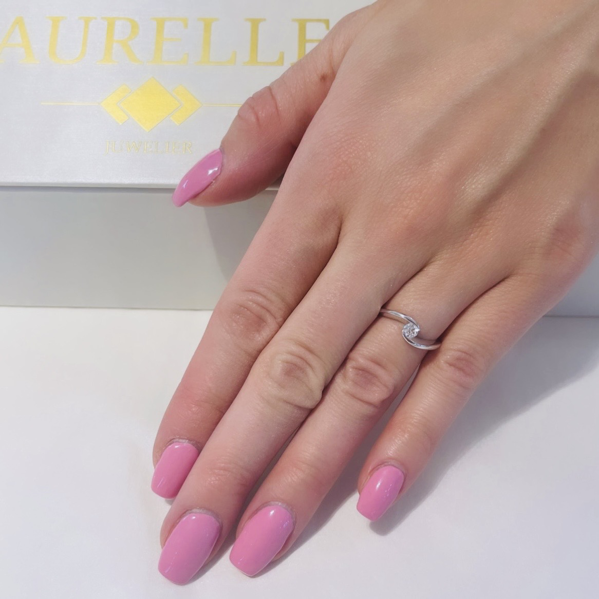 18K Weißgold Solitaire Wave Verlobungsring