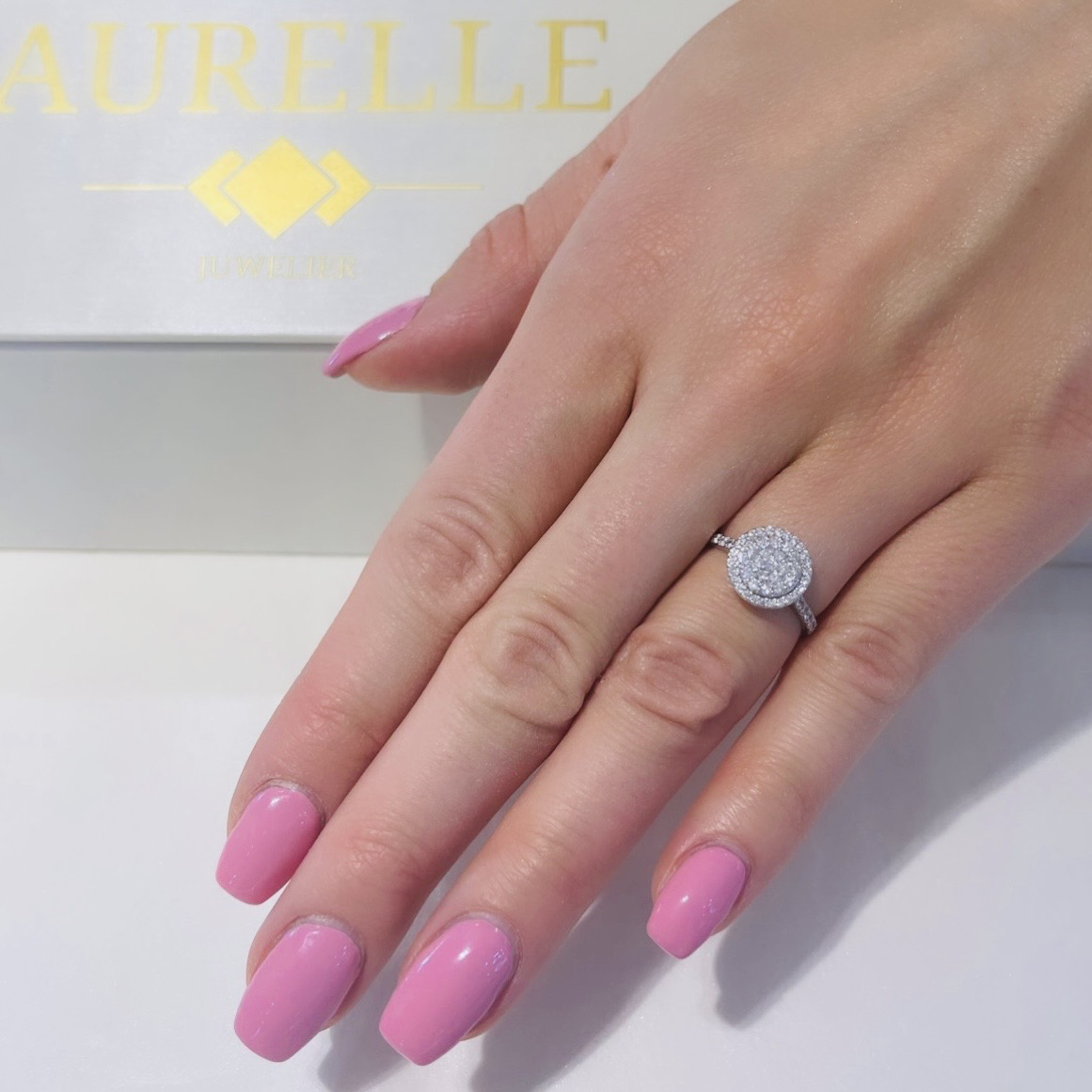 18K Weißgold Diamanten Halo Illusions Verlobungsring