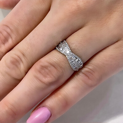 18K Weißgold Baguette Shaped Diamant Ring 18K Weißgold Baguette Shaped Diamant Ring