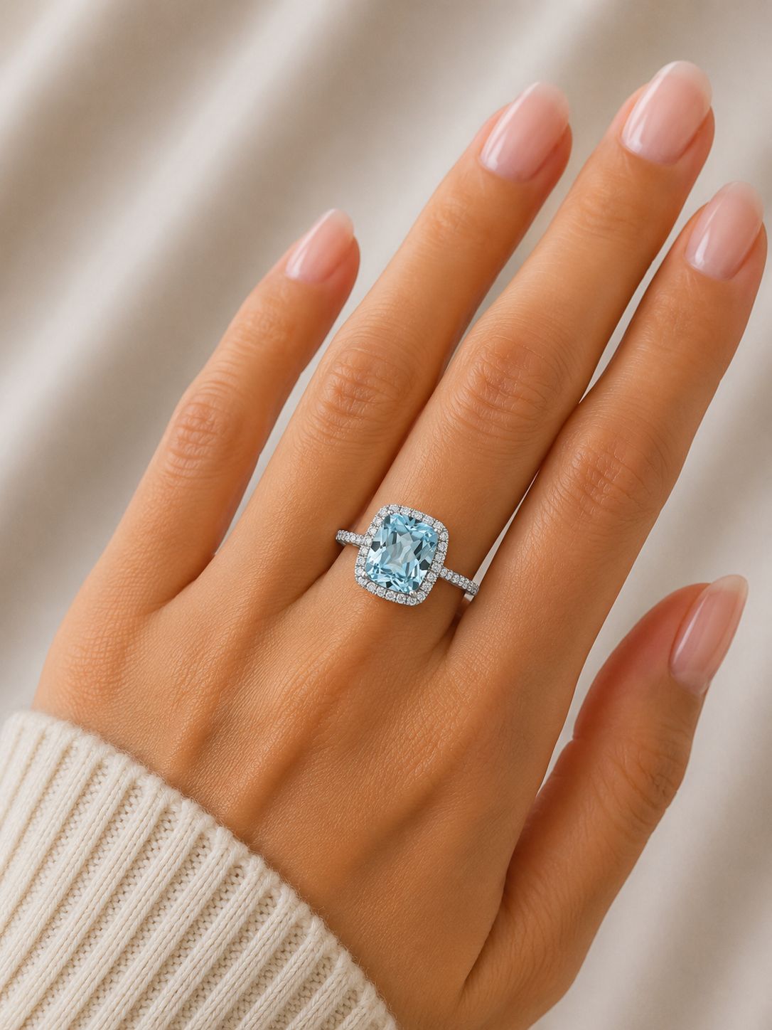 18K Weißgold Cushion Shaped Topaz Verlobungsring