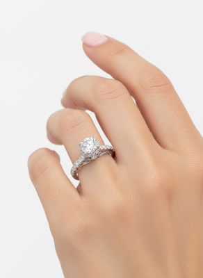 18K Weißgold Solitaire Mit Diamanten Auf Den Seiten 18K Weißgold Solitaire Mit Diamanten Auf Den Seiten
