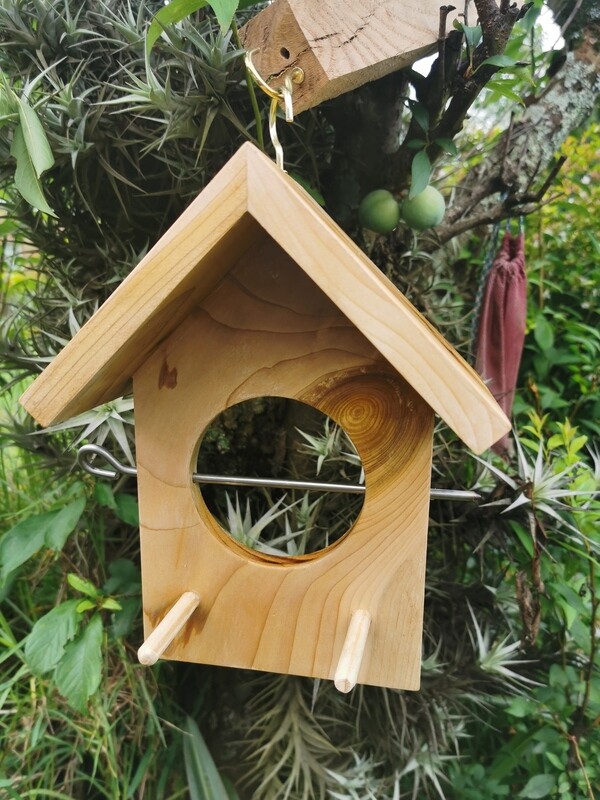 Mousebird Fruit Feeder
