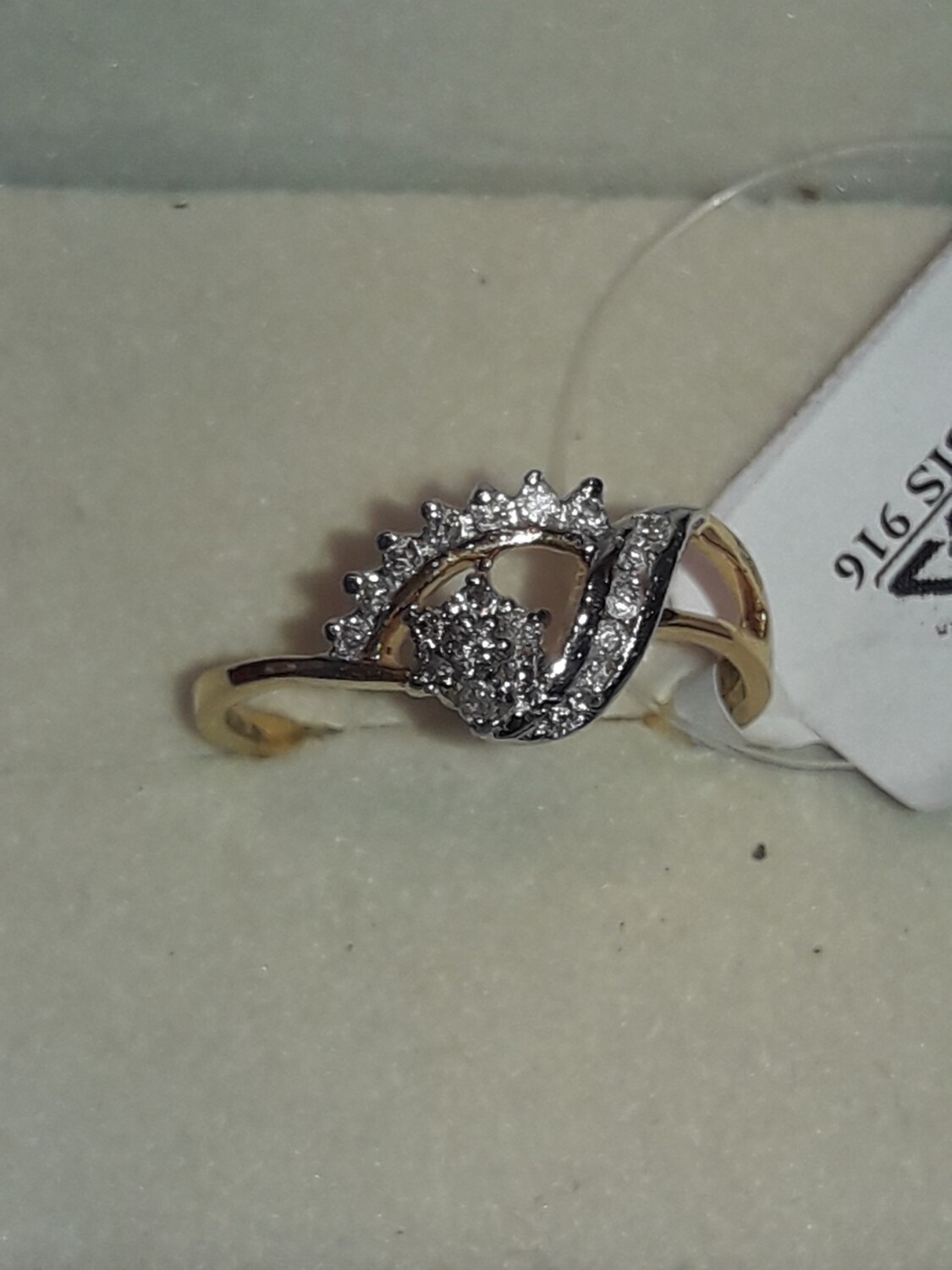 Diamond engagement ring