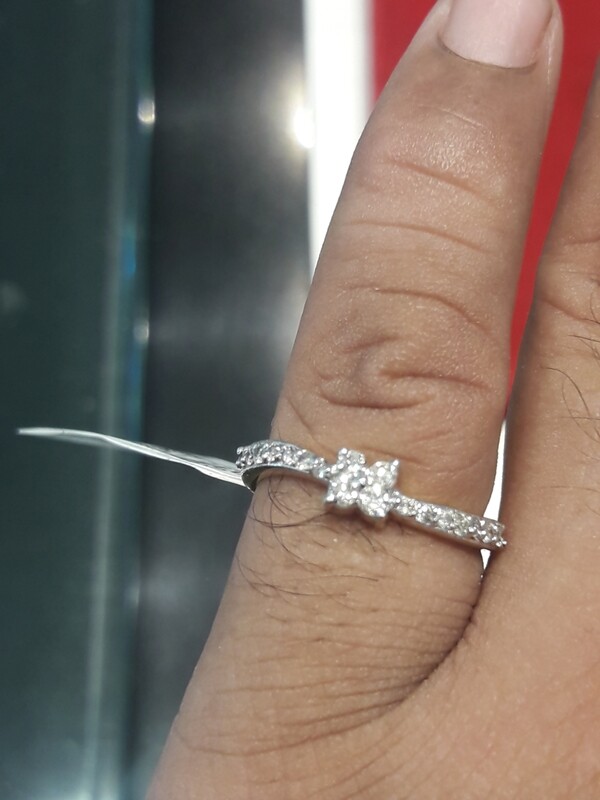 Diamond engagement ring