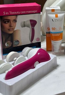 Crème anti oxydant,protectrice et Appareil 5en1 pour nettoyer en profondeur les impuretés et lisser la peau