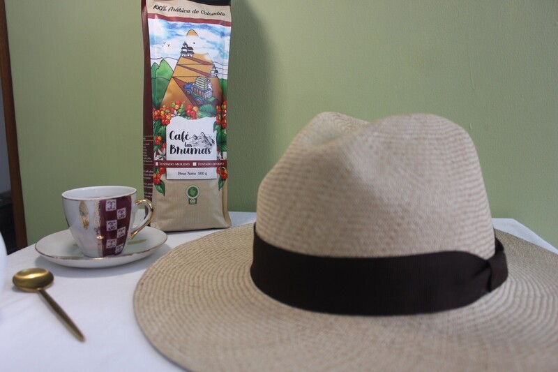 Promo 2 sombreros + costo de envío = 1 café especial gratis.