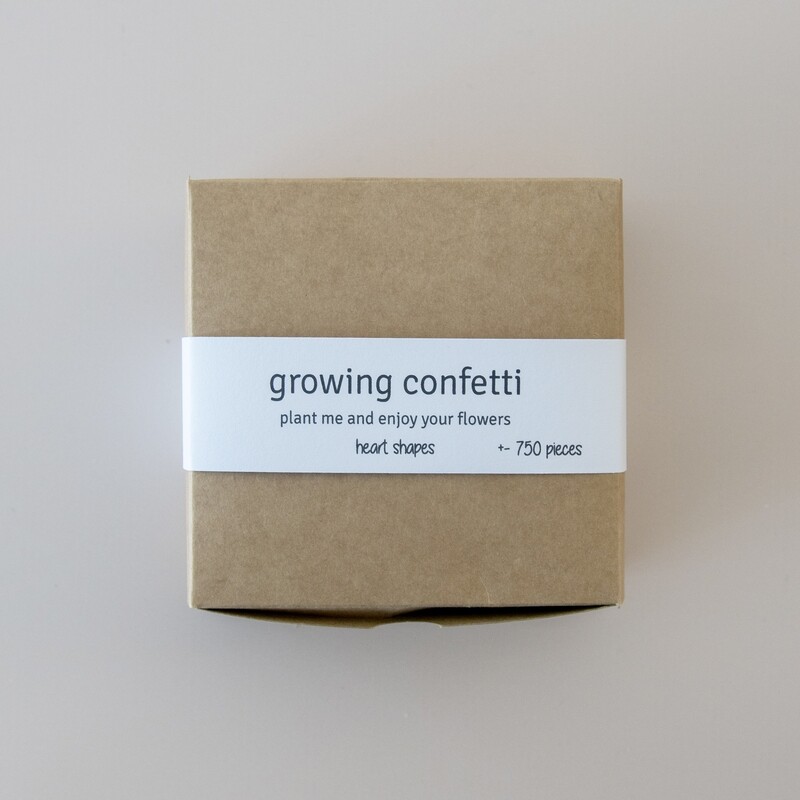 Confetti - Heart or Flower shapes in a box with a sleeve (For +- 25 guests 750 confetti pieces)