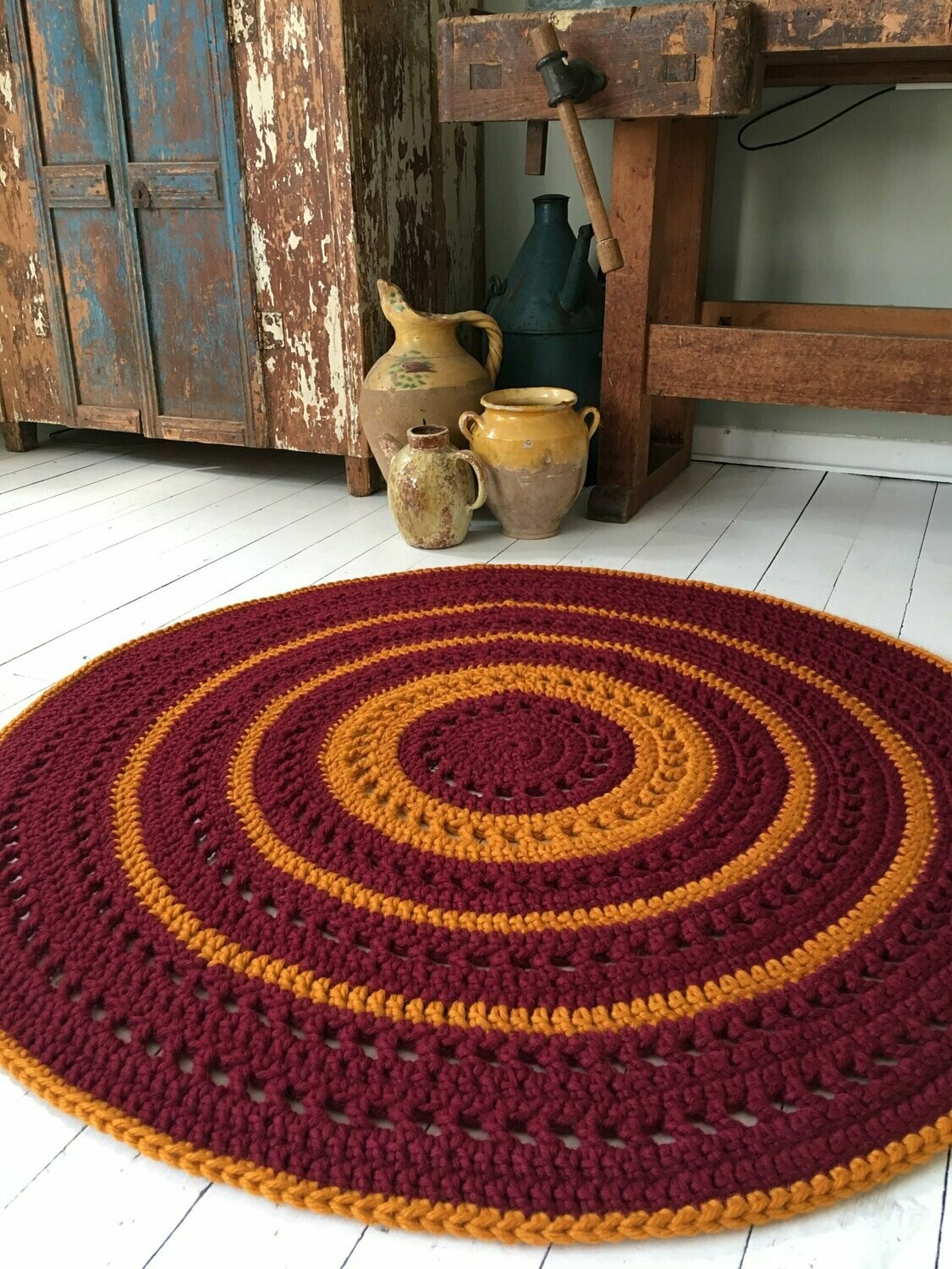 ​Gehaakt vloerkleed, rond. 100% wol.