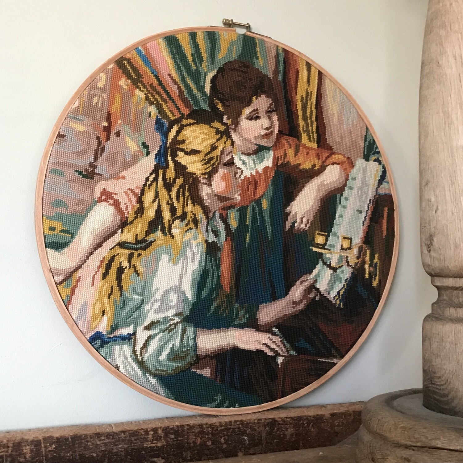 Renoir, meisjes aan de piano, borduurwerk in deco-ring