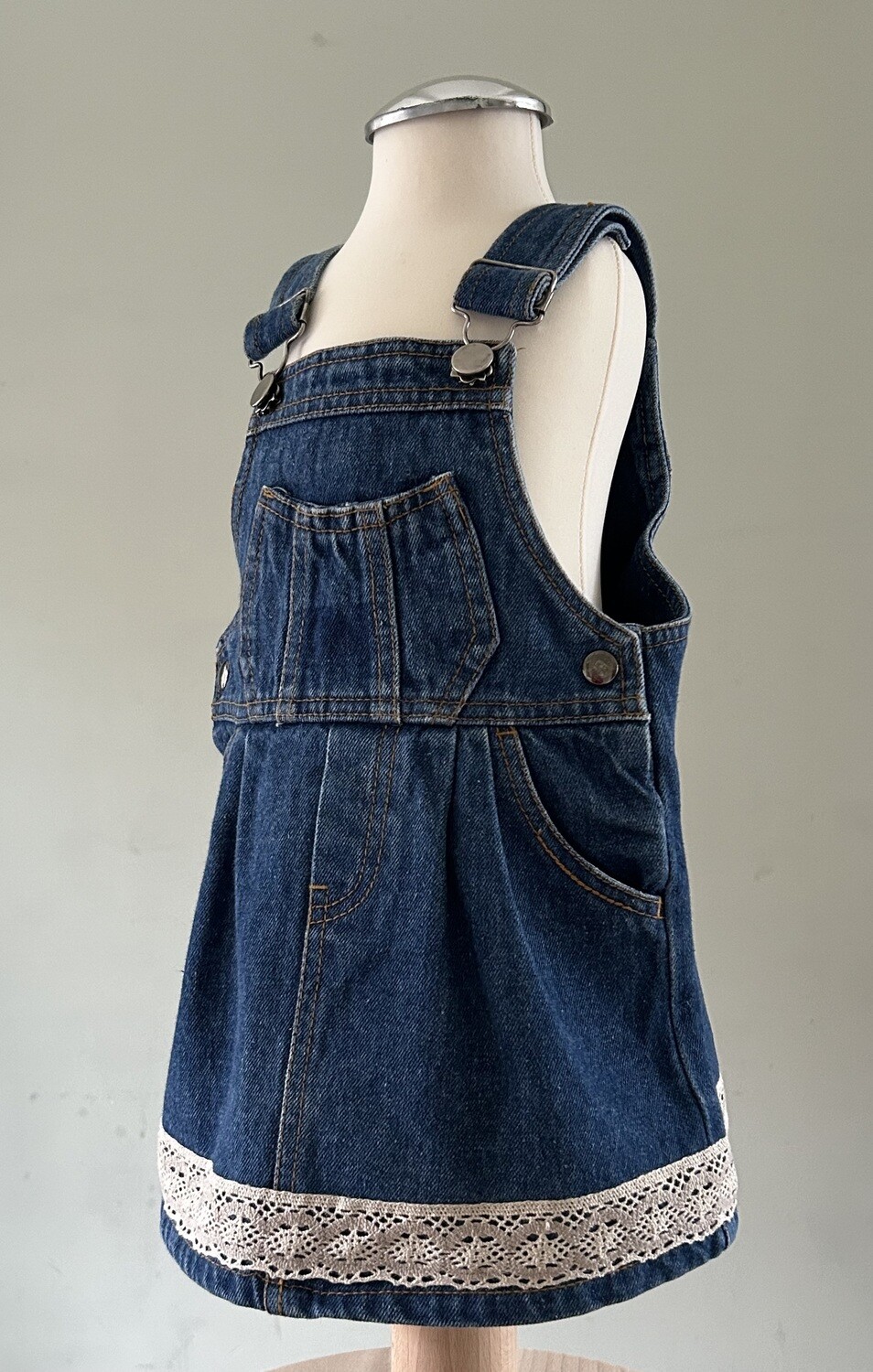 Baby overgooier denim, beige:taupe sierbandje. Mt 80
