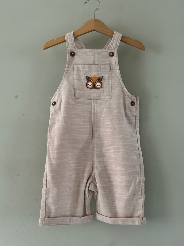 Baby tuinbroekje (kort model) met applicatie uiltje mt98