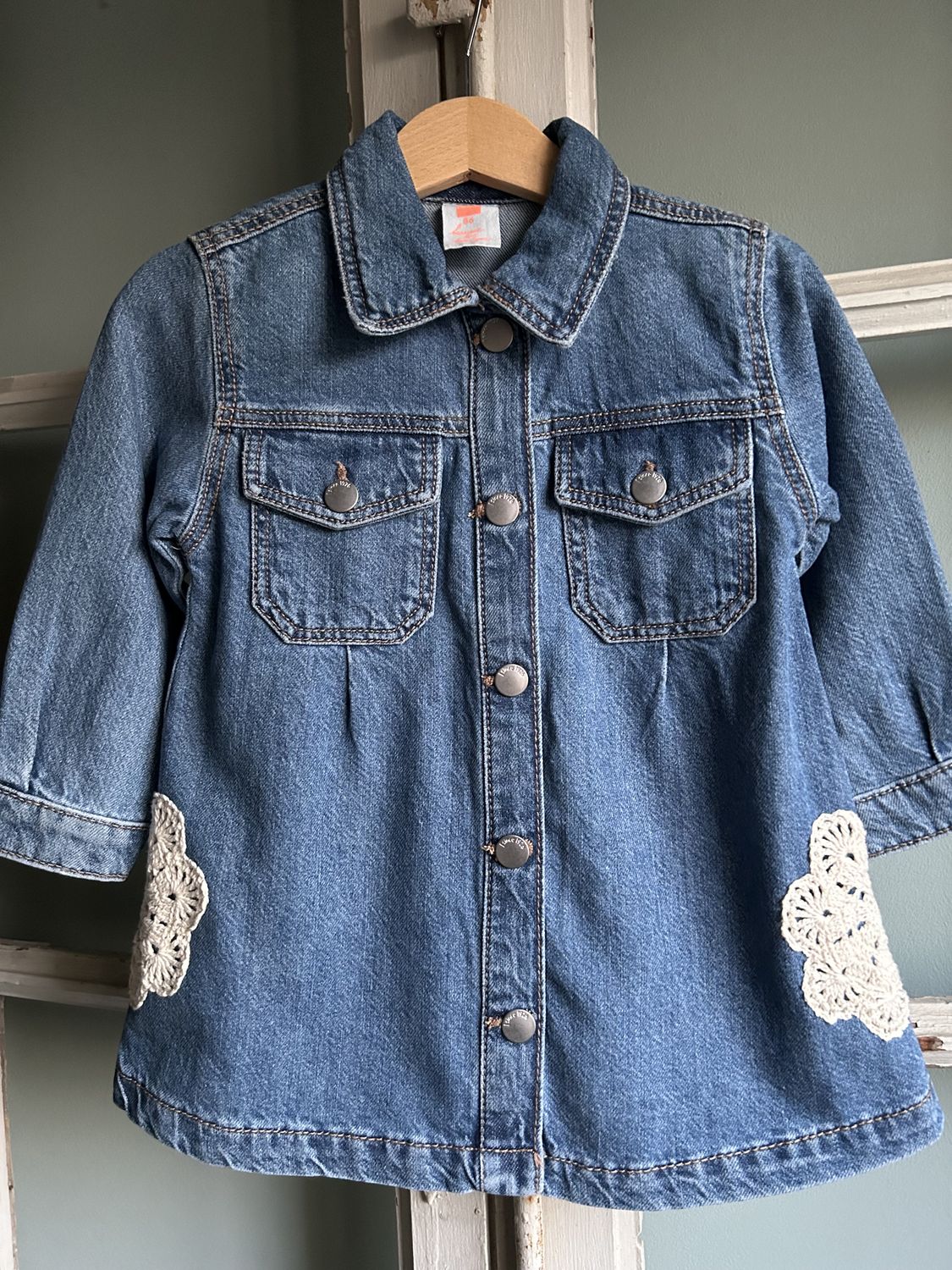 Baby jurkje met bloemenrandje Mt 68