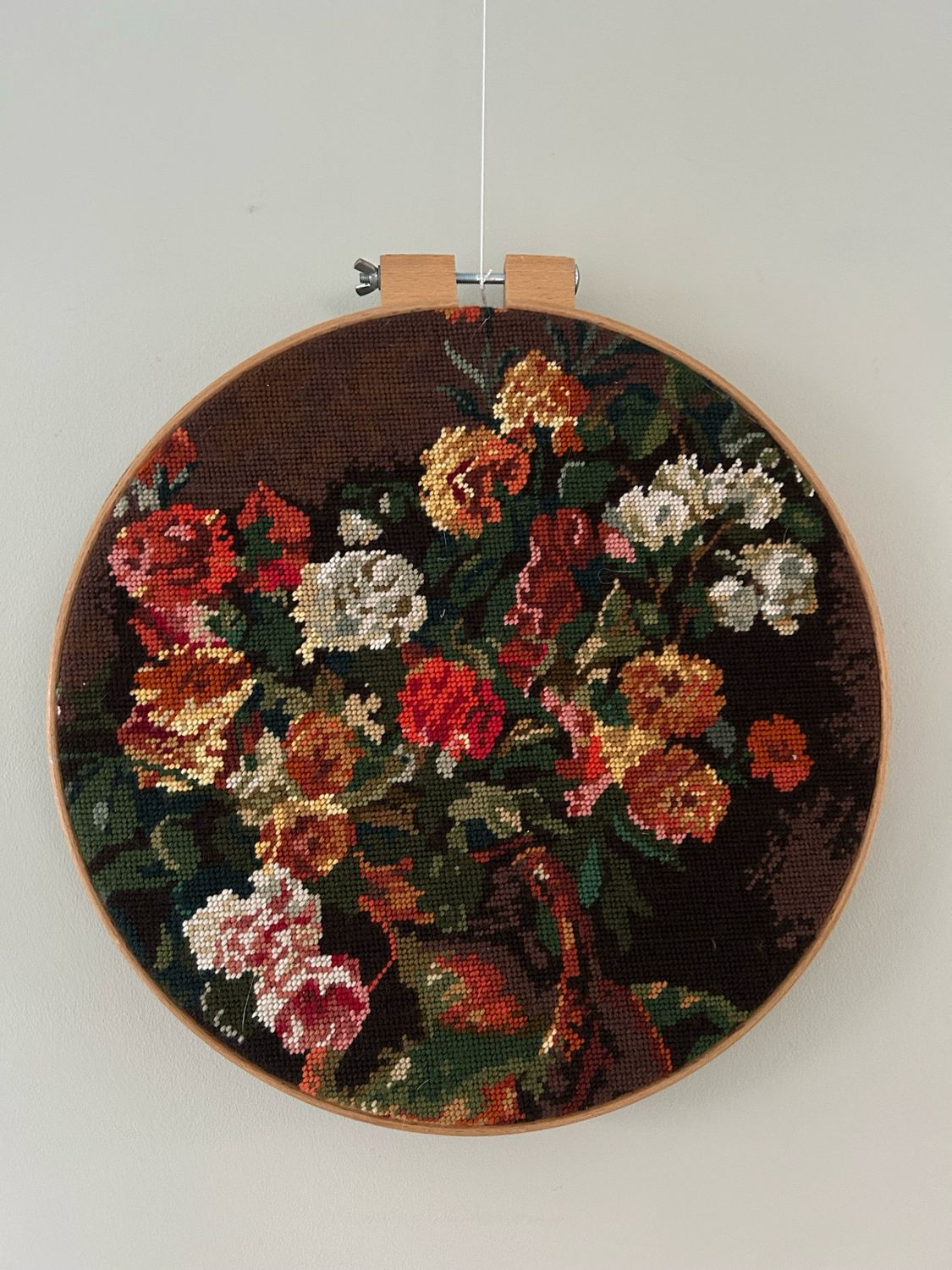 Boeket bloemen, borduurwerk in deco-ring