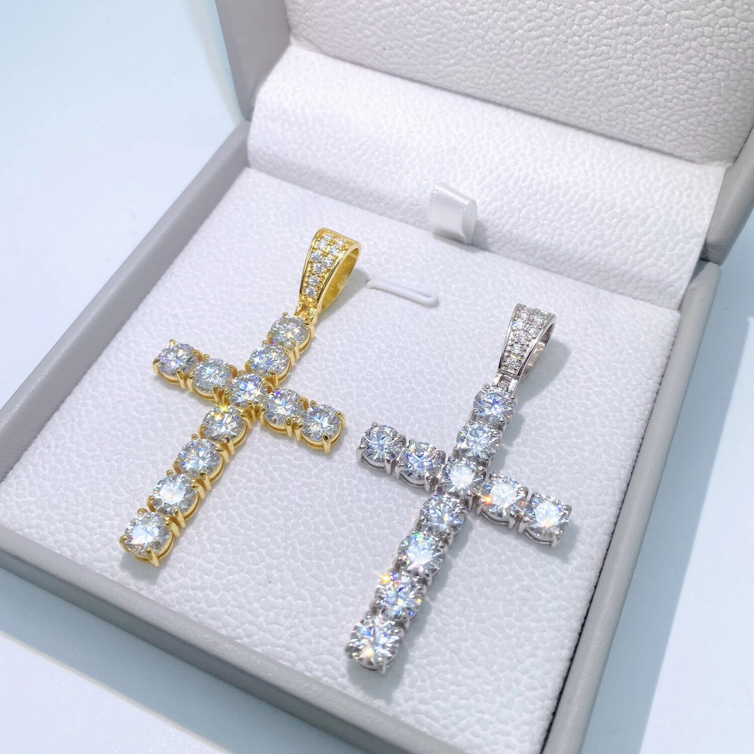 VVS Moissanite Diamond Luxury Gold Iced Out Cross Necklace (Customize)