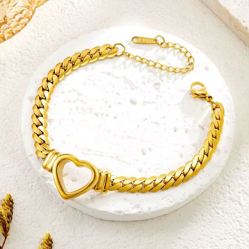 Ja’Ells Open Heart Bracelet