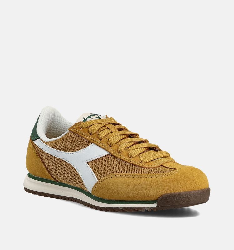DIADORA