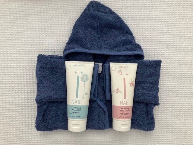 Badpakket - badjasje & Naif  cleansing wash gel & bodylotion 200 ml