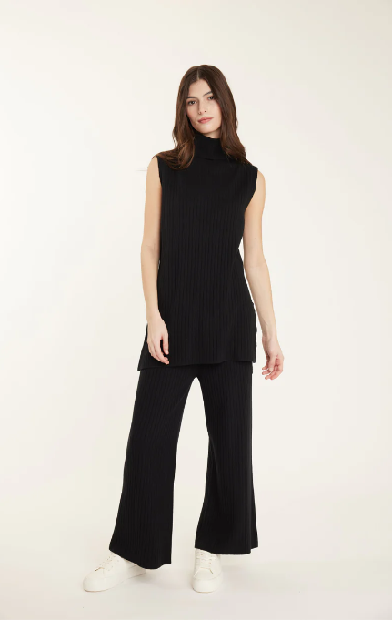 Sleeveless RIbbed knit Turtleneck with Split sides (cream only)
