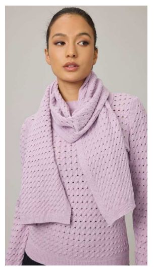 Chain knitted scarf in winter lilac